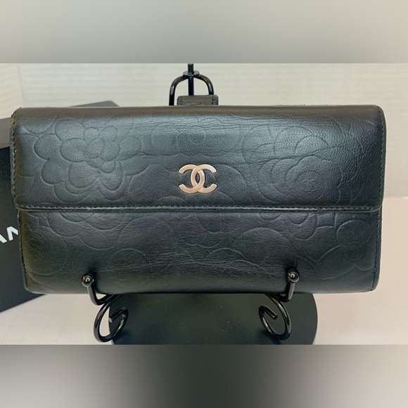 Chanel Camellia Accent Black Leather Wallet. Box & Authenticity Card included. - Picture 8 of 14